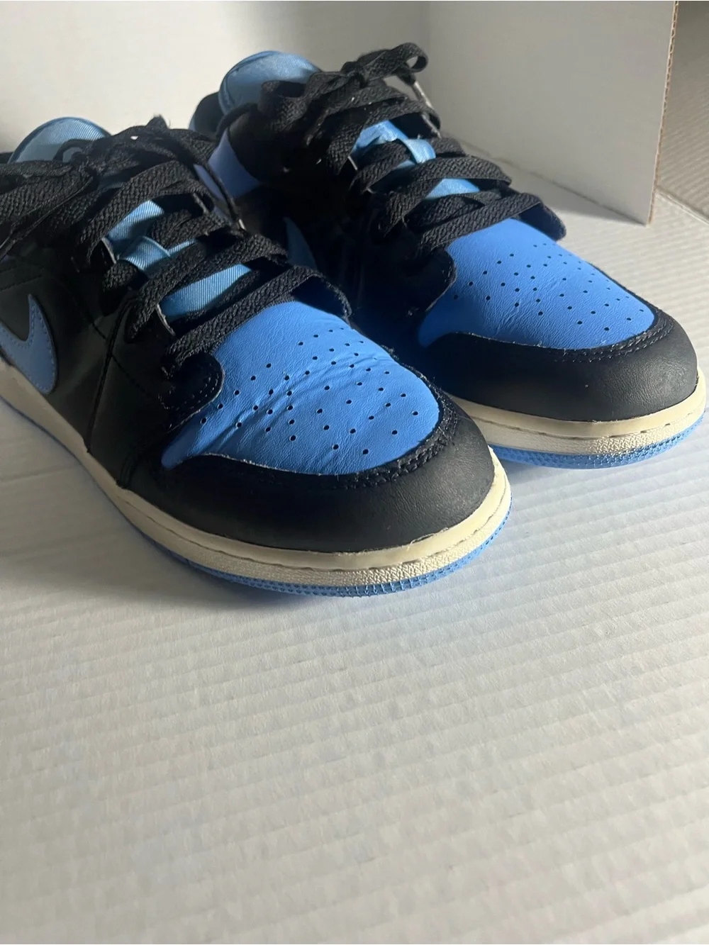 Nike Kids Low Top Sneakers in Black and Light Blue